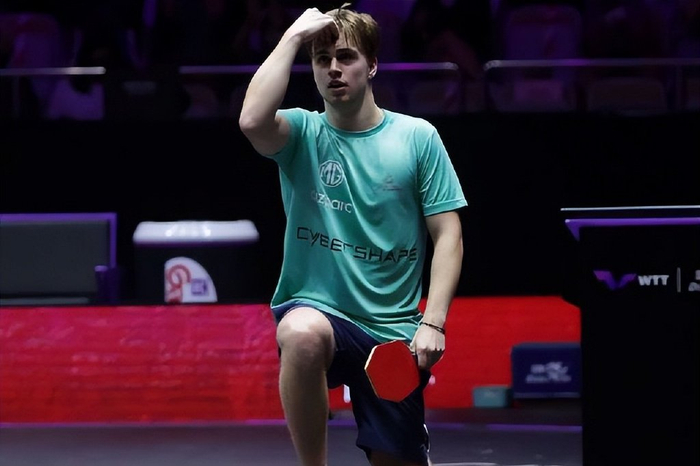 以队为先 以队为先